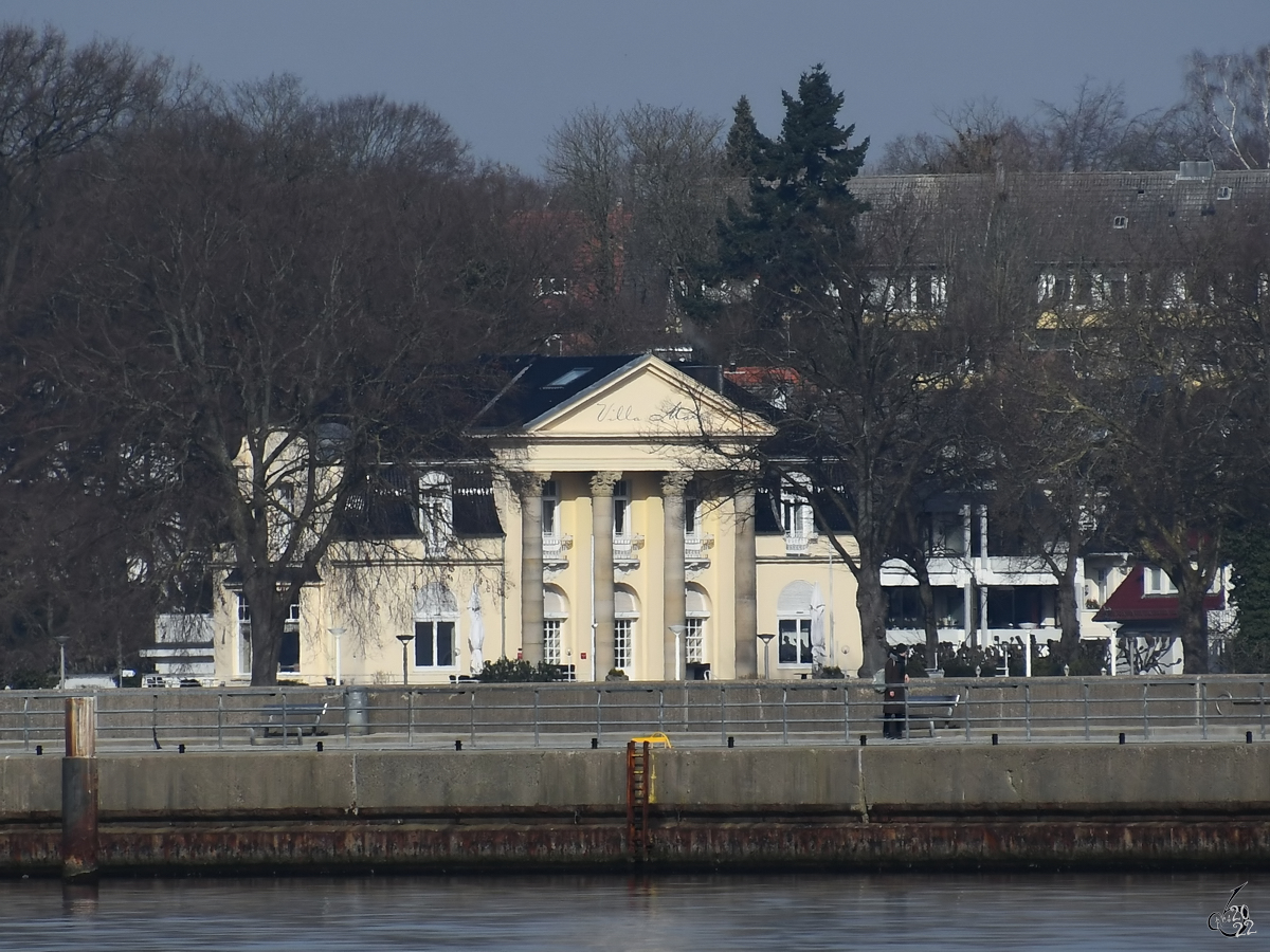 Die Villa Mare wurde 1904 erbaut und befindet sich direkt an der Strandpromenade von Travemnde. (Mrz 2022)