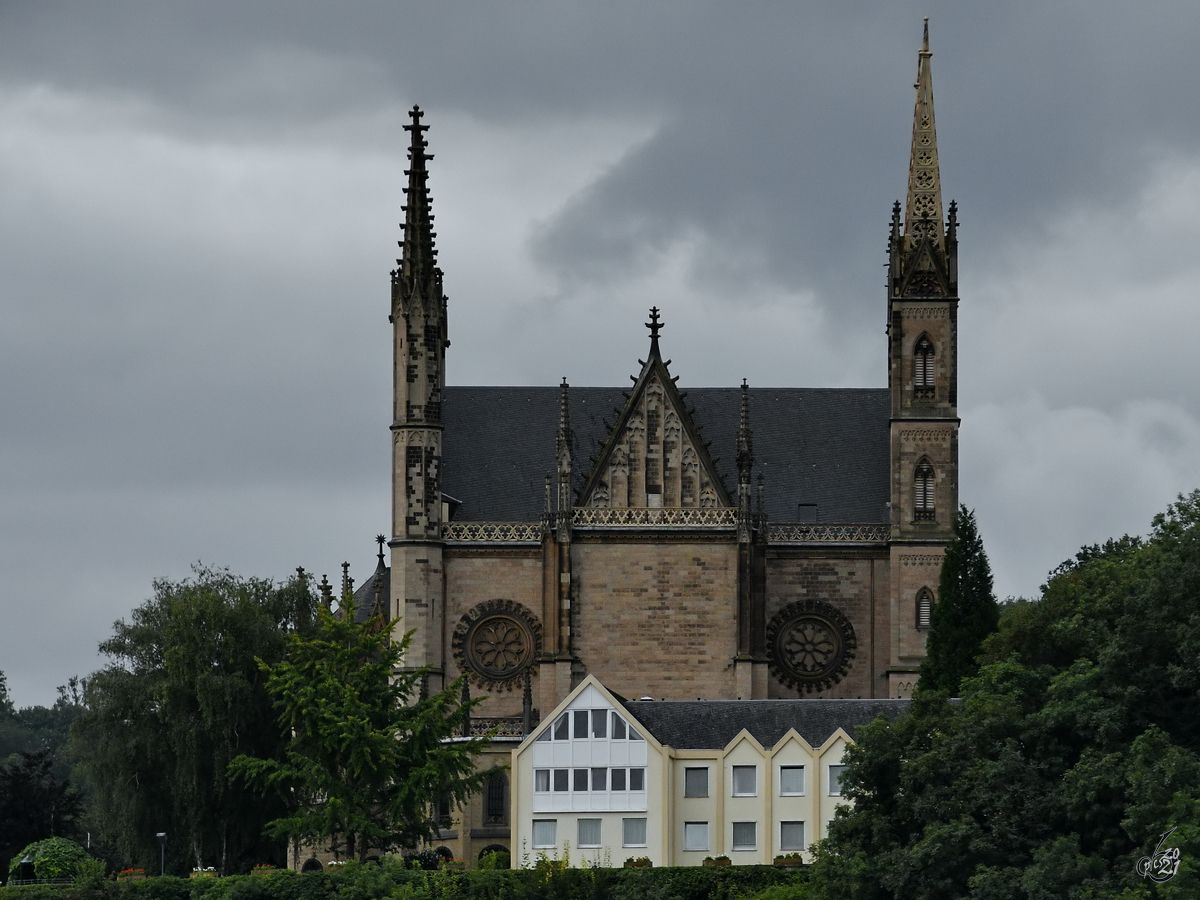 Die Wallfahrtskirche St. Apollinaris in Remagen, so gesehen Anfang Aguust 2021.