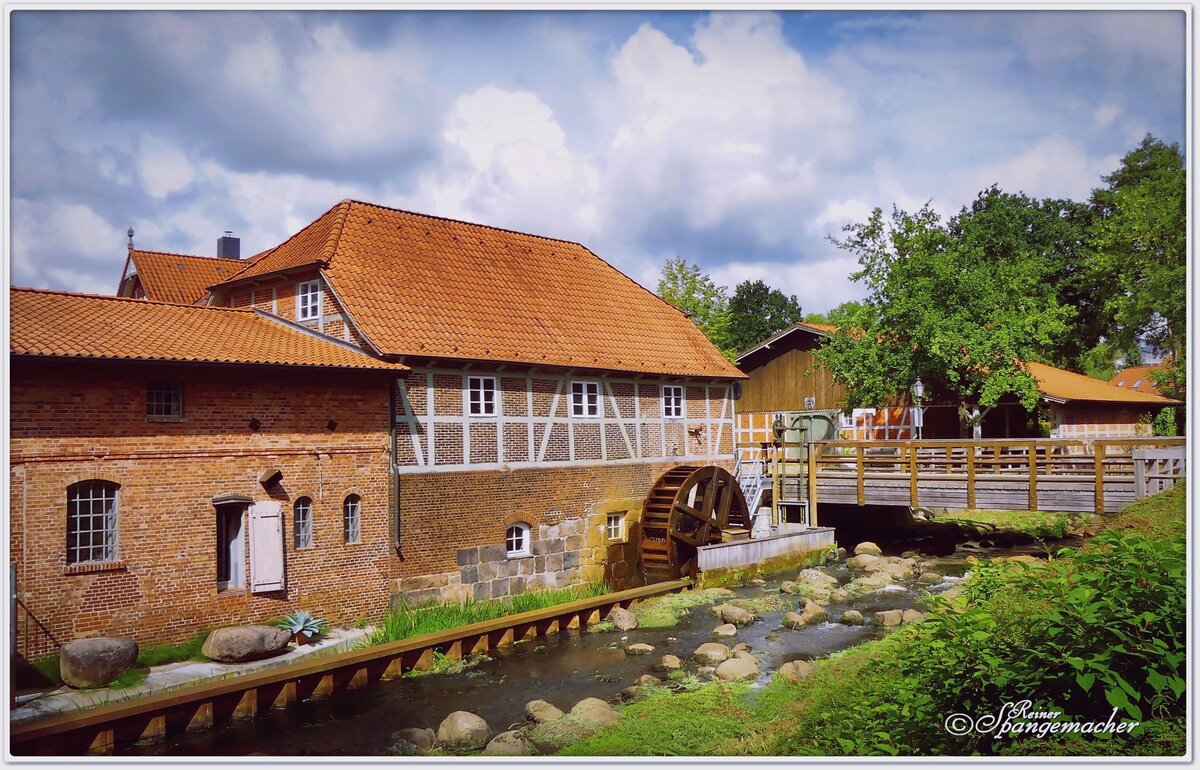 Die Wassermühle an der Oste in Sittensen Kreis Rotenburg (Wümme). Ende August 2023