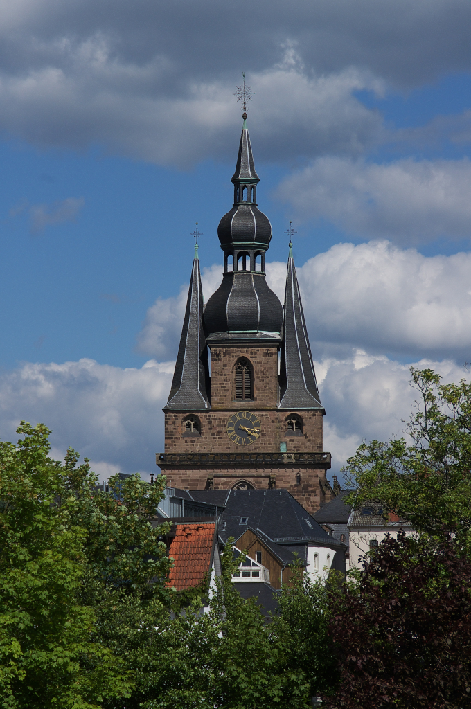 Die Wendalinusbasilika ist eine sptgotische Hallenkirche aus dem 14. Jahrhundert mit dem Grabmal des heiligen Wendelin. Die Basilika mit ihren Gewlbemalereien zhlt zu den herausragenden Sakralbauten des Saarlandes und ist eine bedeutende Pilgerkirche. St. Wendel / Saar am 05.06.2014