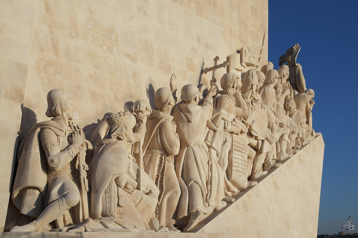 Die westliche Figurengruppe am Denkmal der Seefahrer (Padro dos Descobrimentos) in Lissabon. (Januar 2017)