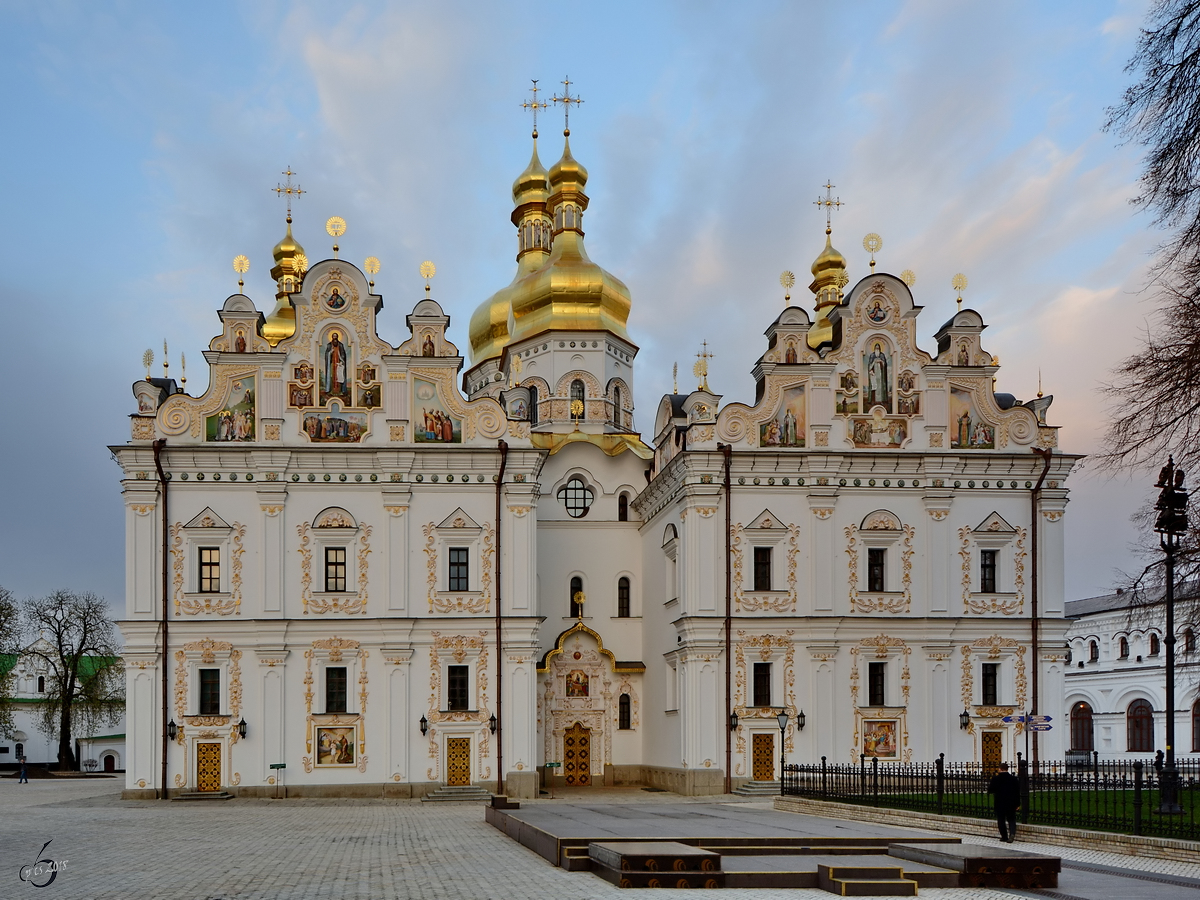 Die wiedererbaute Uspenski-Kathedrale auf dem Hhlenklostergelnde in Kiev. (April 2016)