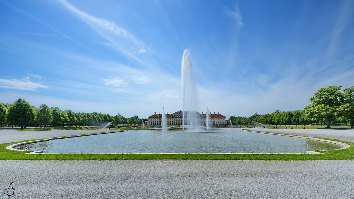 Die zentrale Brunnenanlage im Schlosspark in Oberschleiheim. (Juli 2017)