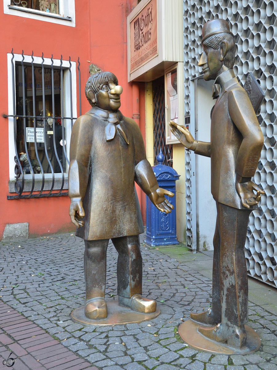 Die zwei legendre Figuren Tnnes und Schl aus dem Hnneschen-Puppentheater der Stadt Kln. (Oktober 2011)