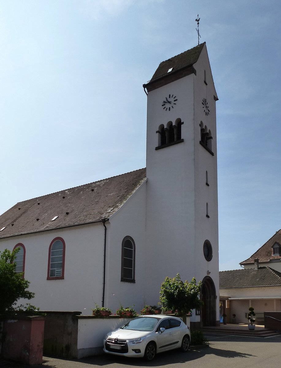 Diebolsheim, Ostseite mit Glockenturm der Kirche St.Bonifaz, Juni 20176