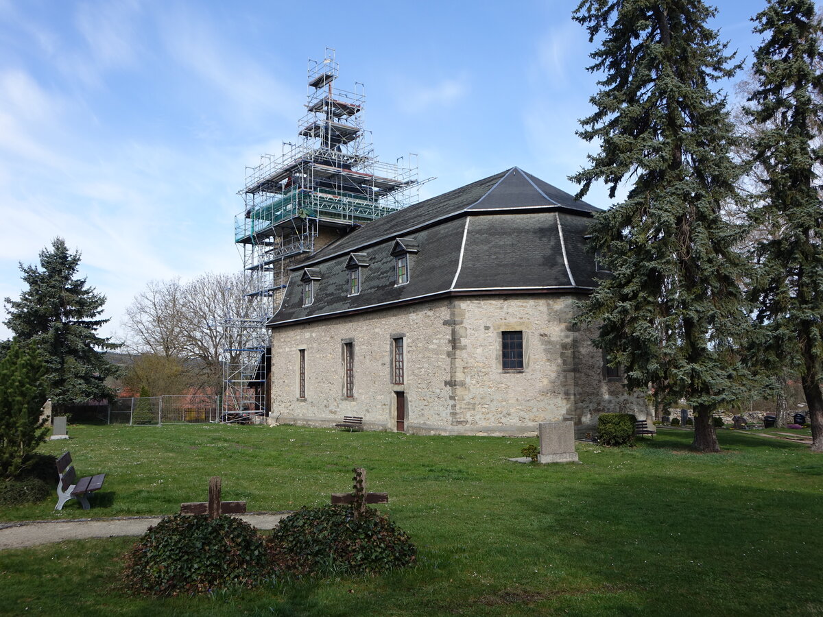 Dienstedt, evangelische Dorfkirche in der Rudolstdter Strae (17.04.2022)