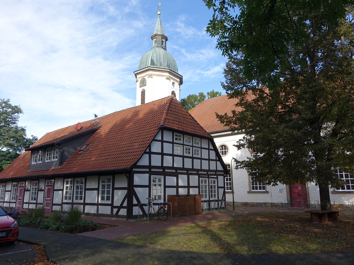 Diepholz, ev. Gemeindehaus und Pfarrkirche St. Nikolai (11.10.2021)