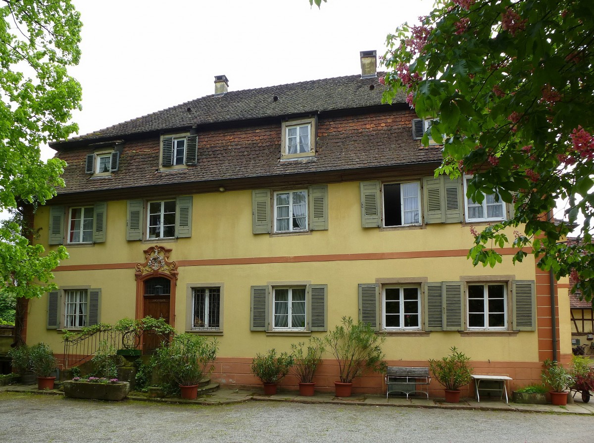 Diersburg, das Herrschaftshaus von 1668 beherbergt das Weingut  Roeder von Diersburg , Mai 2014