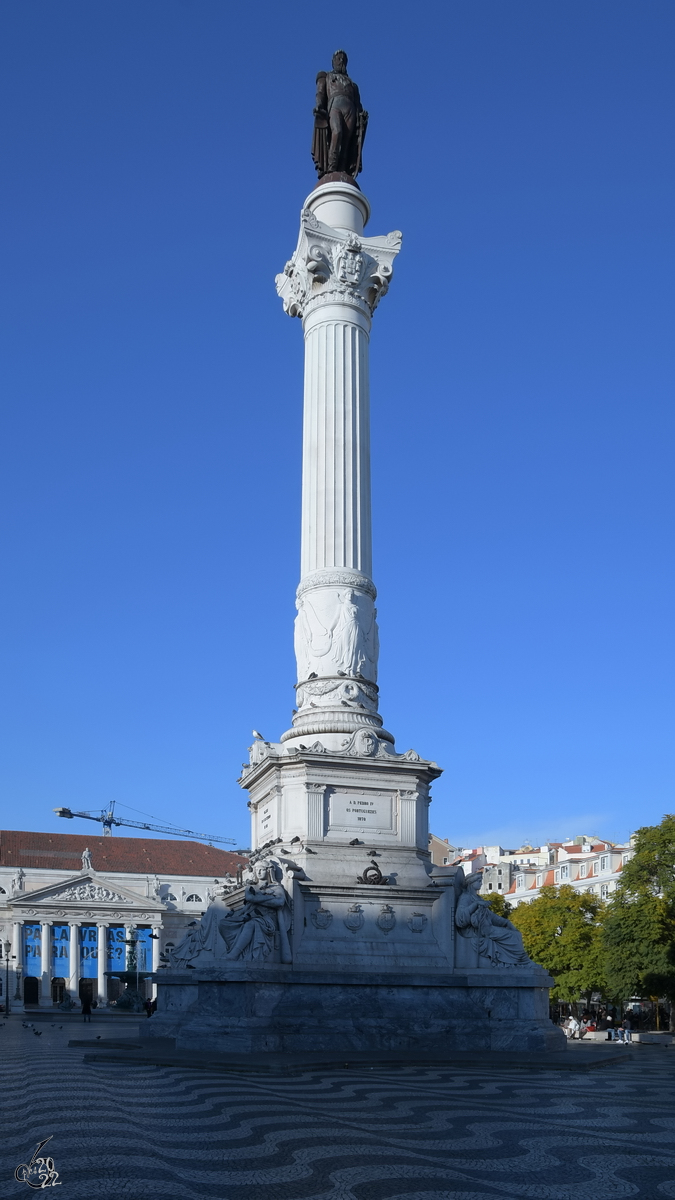 Diese 1870 erbaute Statue (Esttua do Rei Dom Pedro IV) auf dem Roten Platz soll an Peter IV., Knig von Portugal und erste Kaiser von Brasilien erinnern. Am Sockel des Denkmals befinden sich die vier weiblichen Figuren der Gerechtigkeit, Weisheit, Strke und Migung. (Lissabon, Januar 2017)