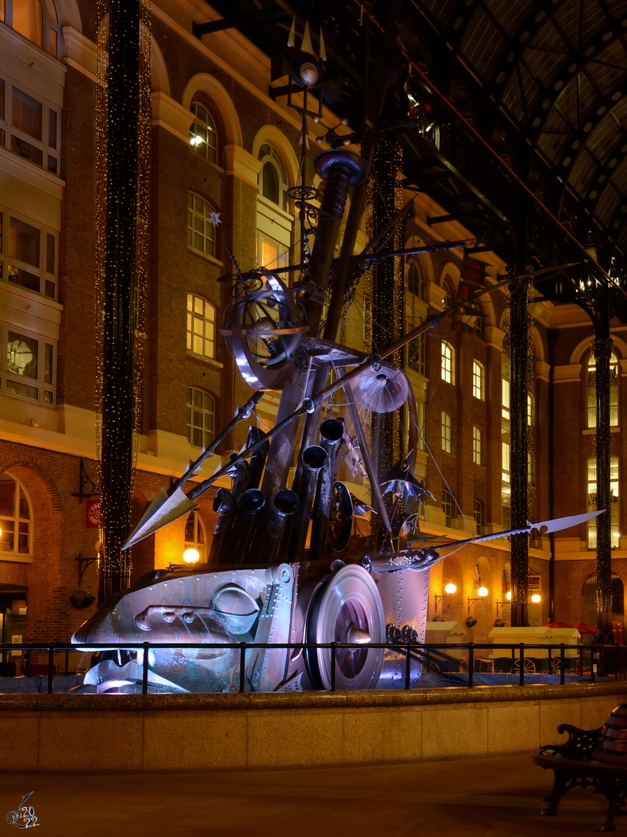 Diese  Die Navigatoren  genannte Bronzestatue wurde 1987 in der Hays Galleria aufgestellt. (London, Februar 2015)