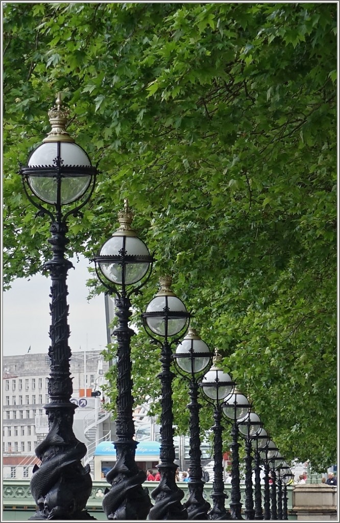Diese Lampen sorgen an der Themse fr ausreichend Licht.
(22.05.2014) 