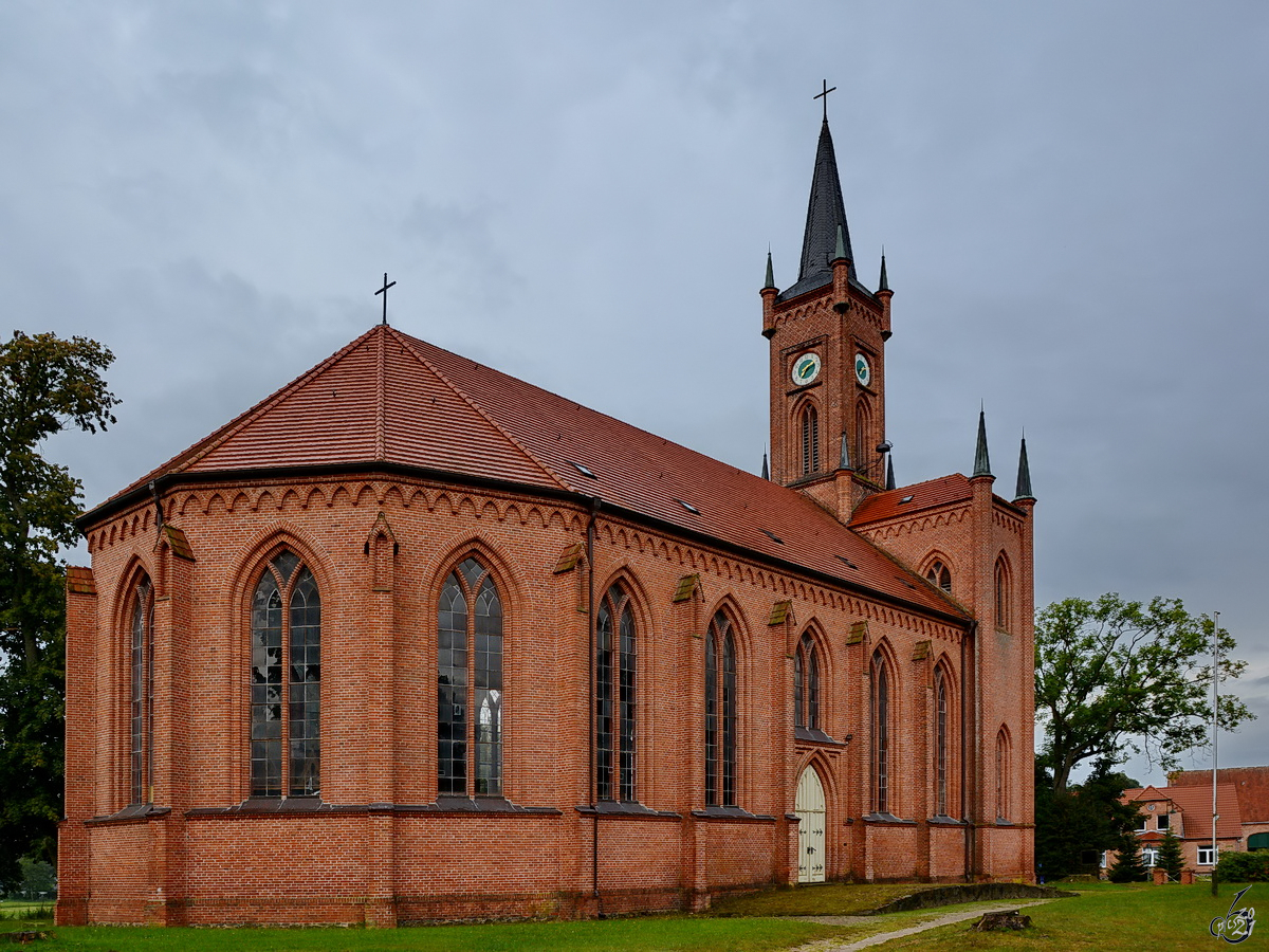 Diese im neugotischen Stil erbaute Kirche befindet sich in Redefin. (August 2014)