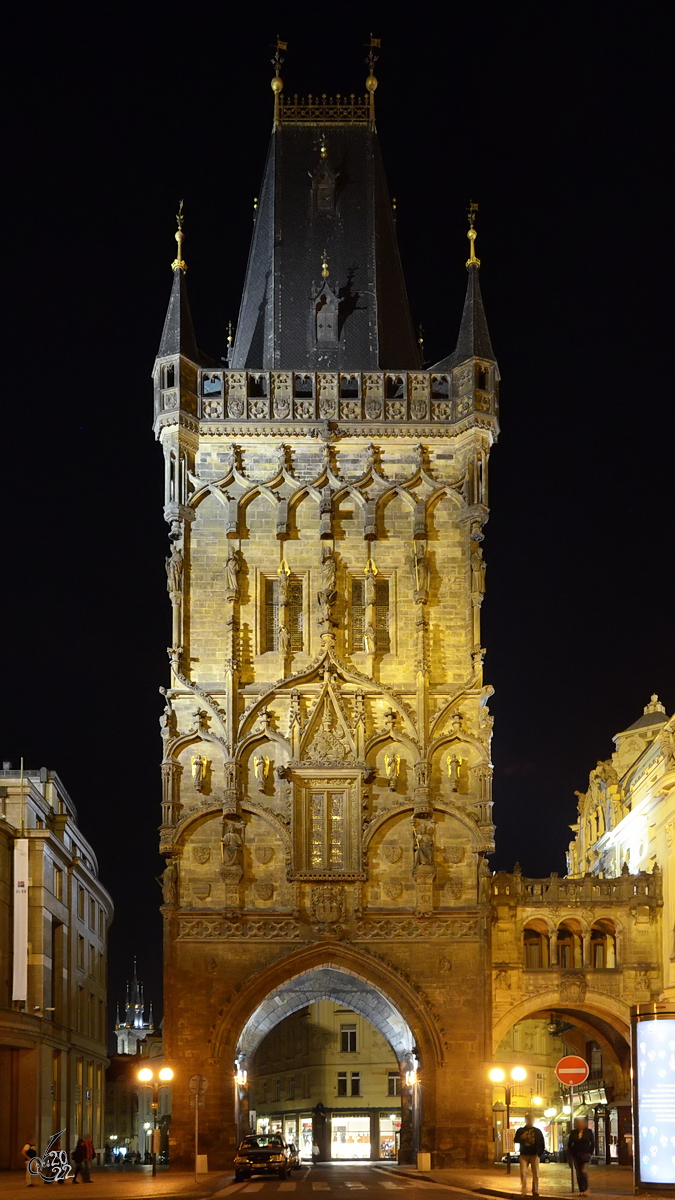 Dieser im 15. Jahrhundert errichtete Stadttor wurde im gotischen Stil gestaltet. (Prag, September 2012)