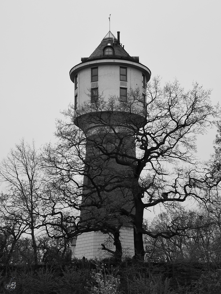 Dieser alte Wasserturm in Neustrelitz wurde zu einem Wohngebude umfunktioniert. (Mai 2021)