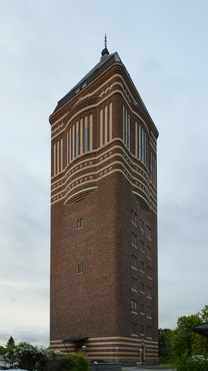 Dieser alte Wasserturm wurde zu einem Wohnhaus umfunktioniert. (Linköping, Juni 2012)
