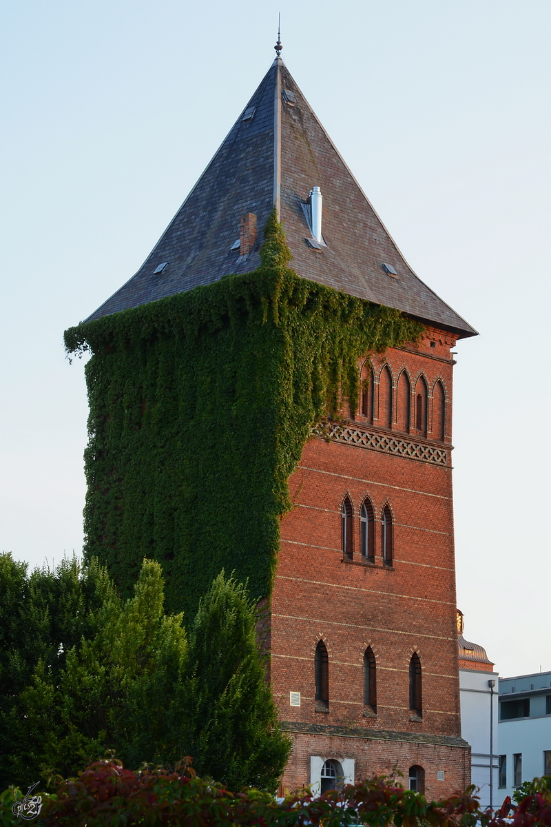Dieser ehemalige Wasserturm stammt aus dem Jahr 1882 und wurde bis 1928 in dieser Funktion genutzt, danach diente er zur Trocknung von Feuerwehrschluchen. (August 2013)