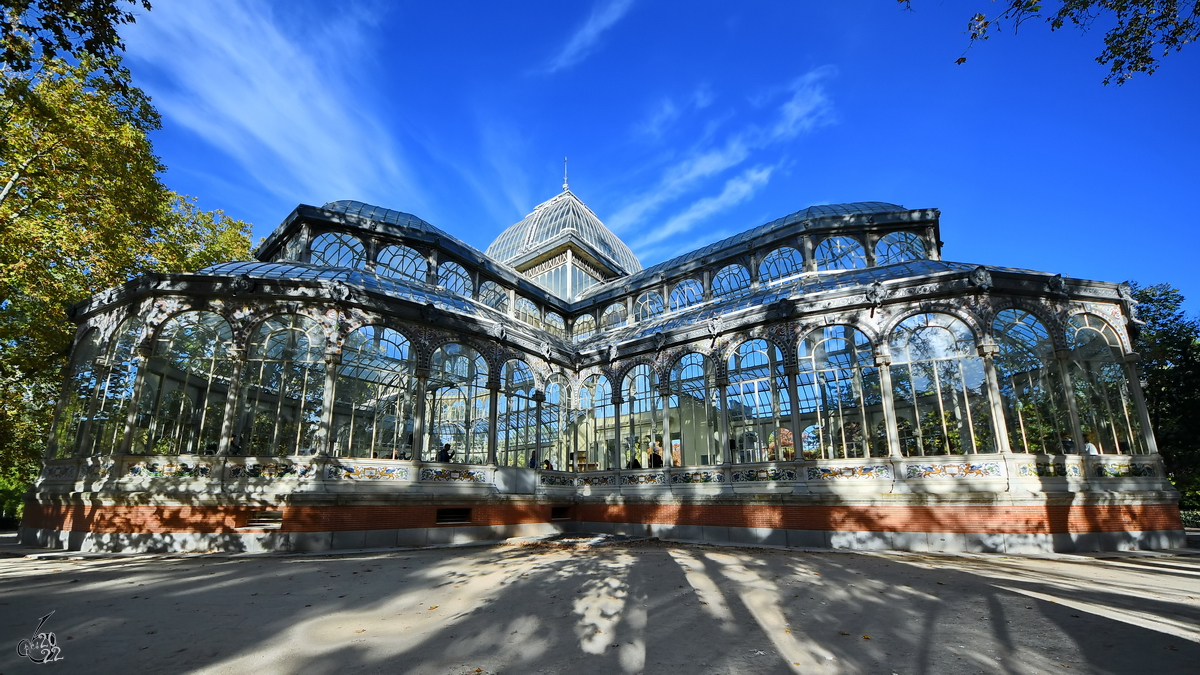 Dieser Ende des 19. Jahrhunderts fr die Blumenausstellung  Exposicin de las Islas Filipinas  errichtete Wintergarten (Palacio de Cristal) befindet sich im Retiro-Park. (Madrid, November 2022)