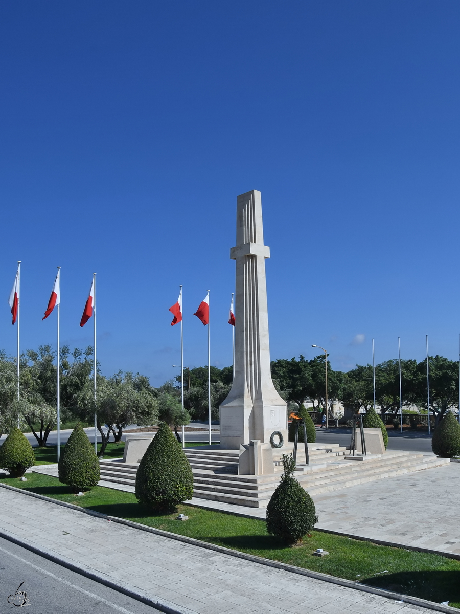 Dieser Obelisk in Floriana soll an die Toten des Ersten und Zweiten Weltkrieges erinnern. (Oktober 2017)