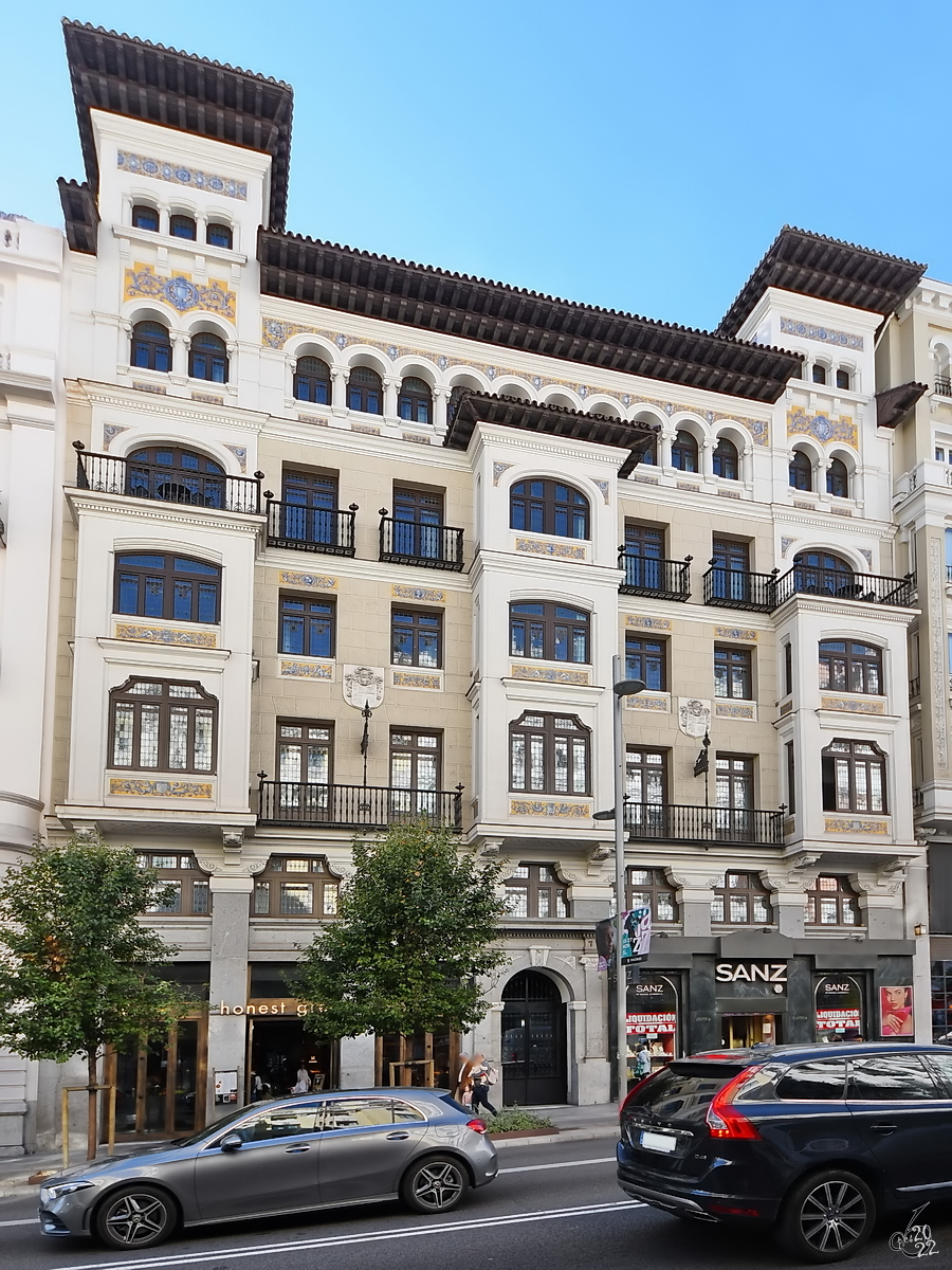 Dieses von 1918 bis 1922 geschaffene Haus ist an der Gran Va in Madrid zu finden. (November 2022)