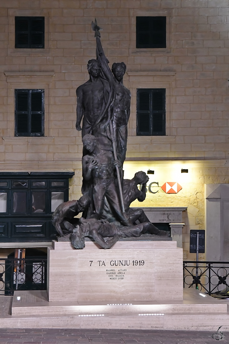Dieses Denkmal dient zur Erinnerung an einen Aufstand gegen geschftsgierige Kaufleute und die Kolonialregierung, der als erster Schritt in Richtung maltesischer Unabhngigkeit gilt. (Valletta, Oktober 2017)