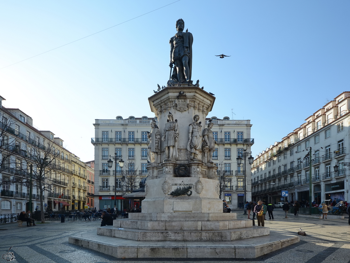 Dieses Denkmal erinnert an Lus de Cames, welcher als einer der bedeutendsten Dichter Portugals und der portugiesischen Sprache gilt. (Lissabon, Januar 2017)