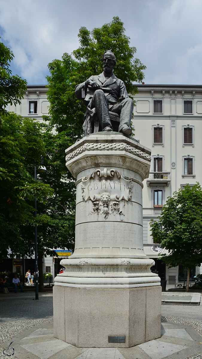 Dieses Denkmal in Mailand ist dem italienischen Ingenieur Giovanni Battista Piatti gewidmet, der Erfinder des Druckluftbohrers, einem Vorlufer des Presslufthammers war. (Juni 2014)