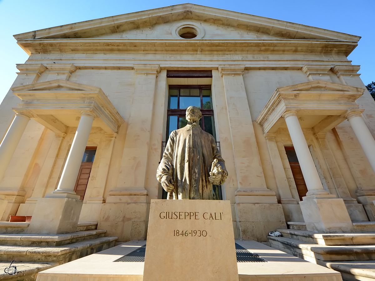 Dieses Denkmal soll an den maltesischen Maler Giuseppe Cal erinnern. (Valletta, Oktober 2017)