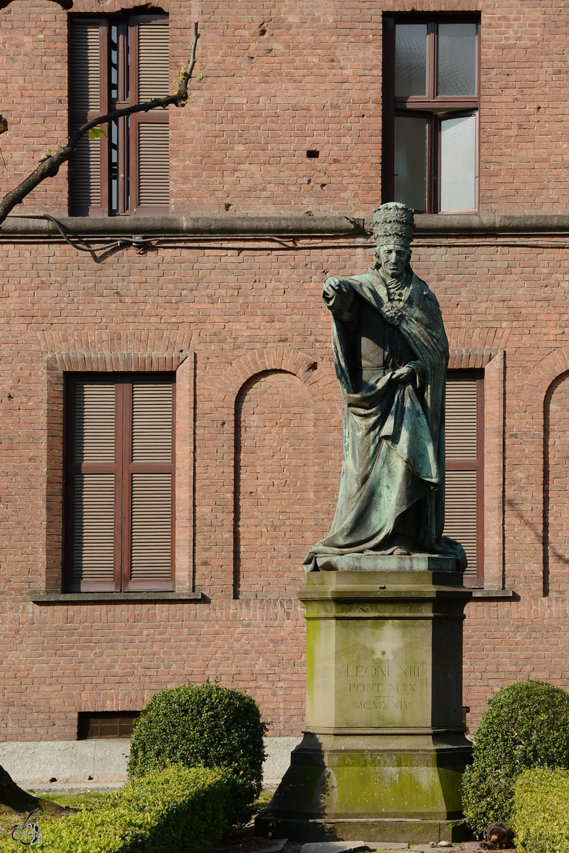 Dieses Denkmal soll an Papst Leo XIII erinnern. (Mailand, April 2015)