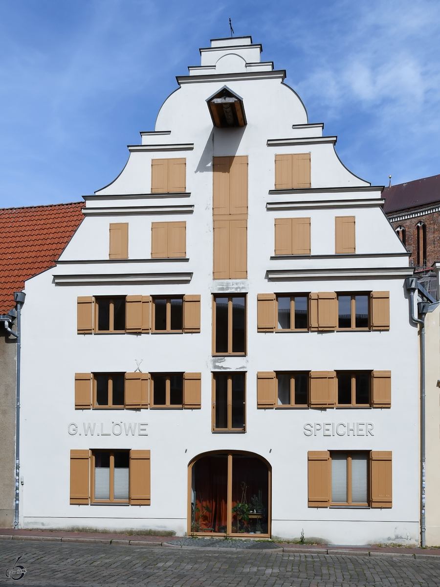 Dieses dreigeschossige Giebelhaus wurde vermutlich um 1800 als Speicherhaus gebaut.