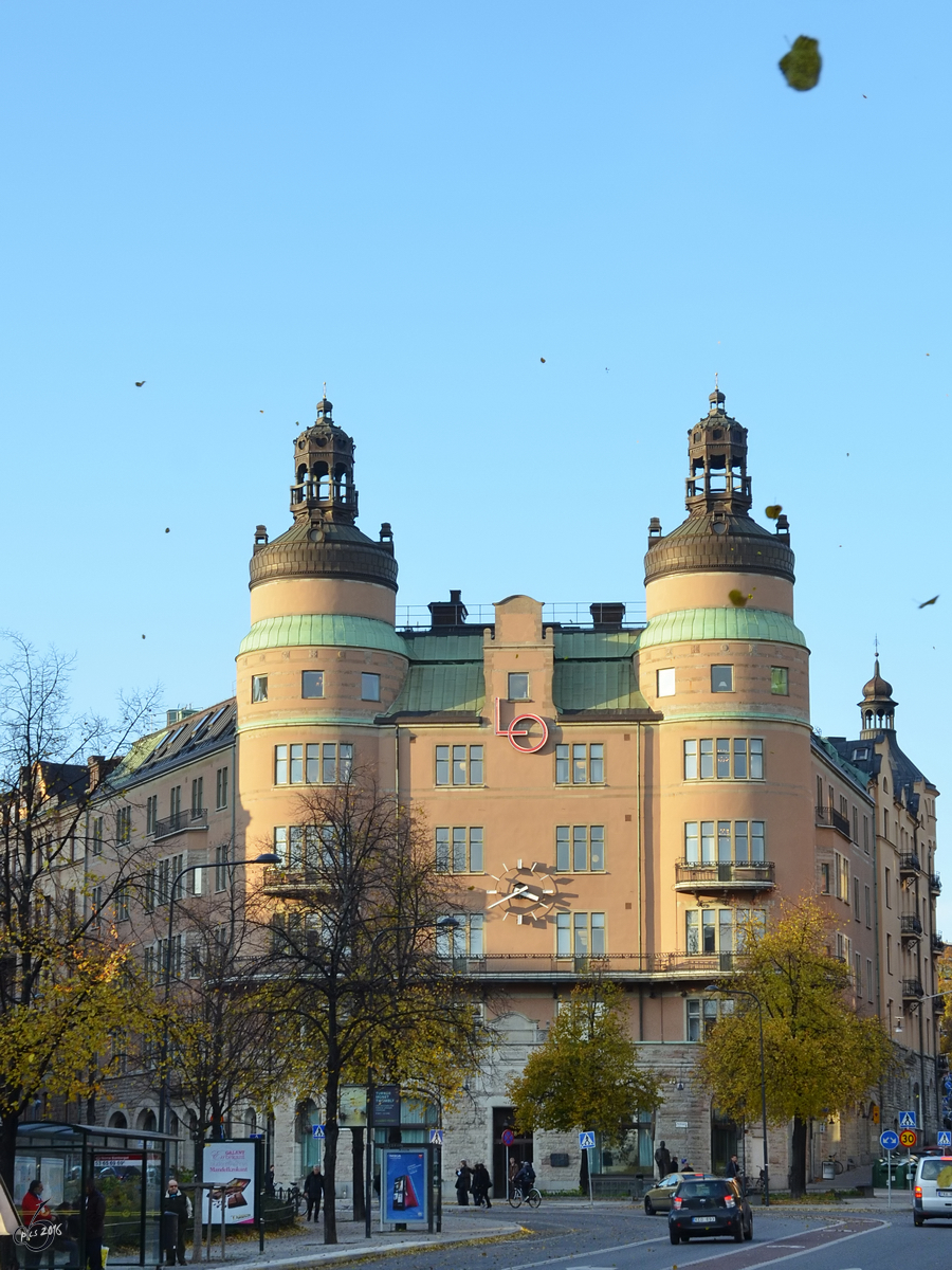 Dieses markante Gebude wurde 1899 fr den Holzhndler Gustaf Carlberg erbaut. (Stockholm, Oktober 2011) 