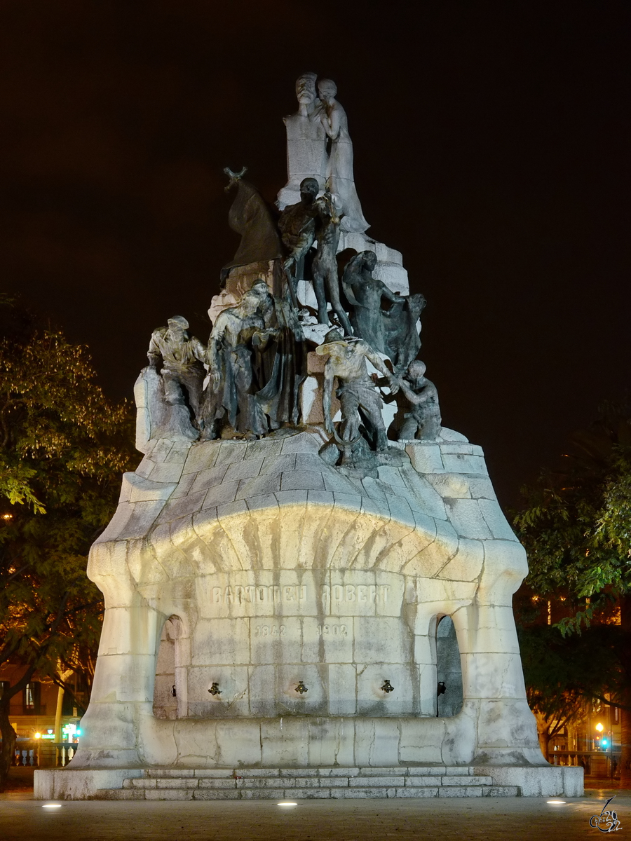 Dieses modernistische Denkmal aus dem Jahr 1910 ist Doktor Bartolom Robert gewidmet, einem Arzt und Politiker der katalanischen nationalistischen Ideologie. (Barcelona, Februar 2012)