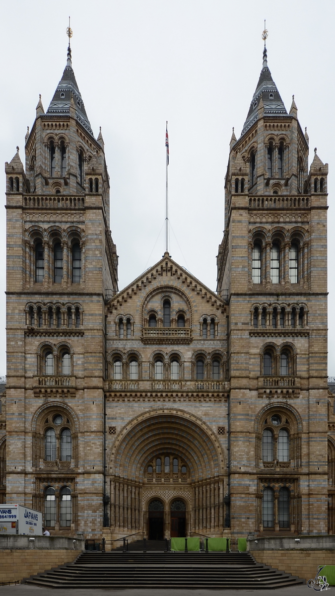 Dieses romanisch-byzantinischen Stil gestaltete Gebude aus dem Jahre 1860 beherbergt das Naturhistorische Museum in London. (September 2013)