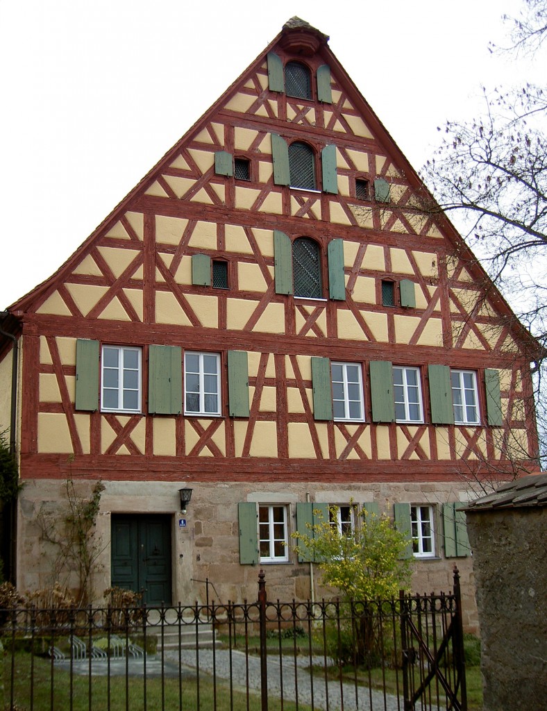 Dietenhofen, Pfarrhaus, stattliches Satteldachhaus, erbaut 1725 (09.02.2014)