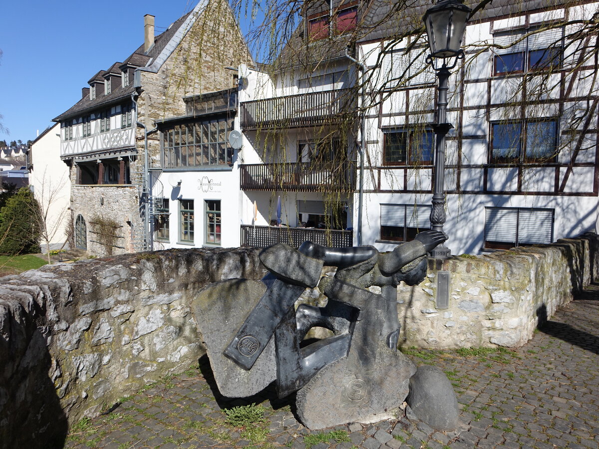 Diez, Skulptur an der alten Lahnbrcke (19.03.2022)
