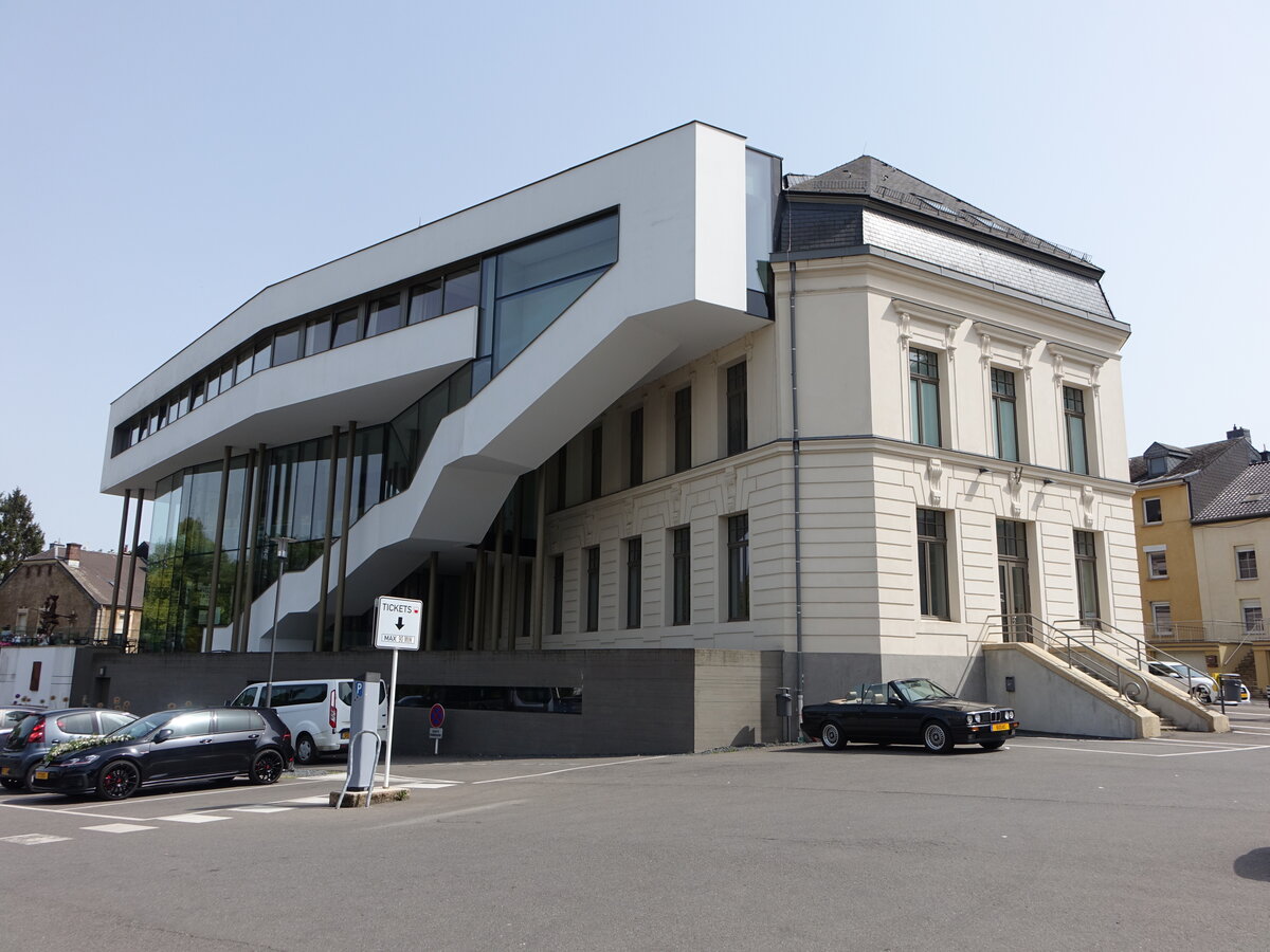 Differdange, Centre Culturel Regional im alten Rathaus am Place Nelson Mandela (18.06.2022)