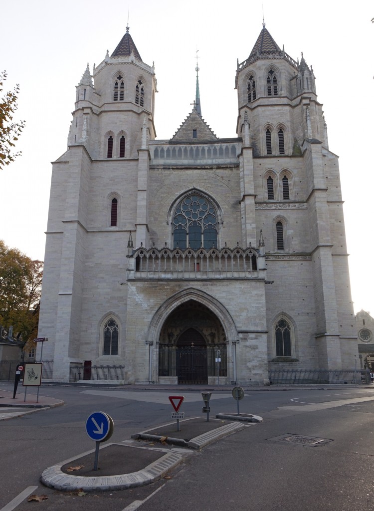 Dijon, Kathedrale Saint-Benigne, erbaut von 1271 bis 1325, Krypta aus dem 11. Jahrhundert (01.11.2015)