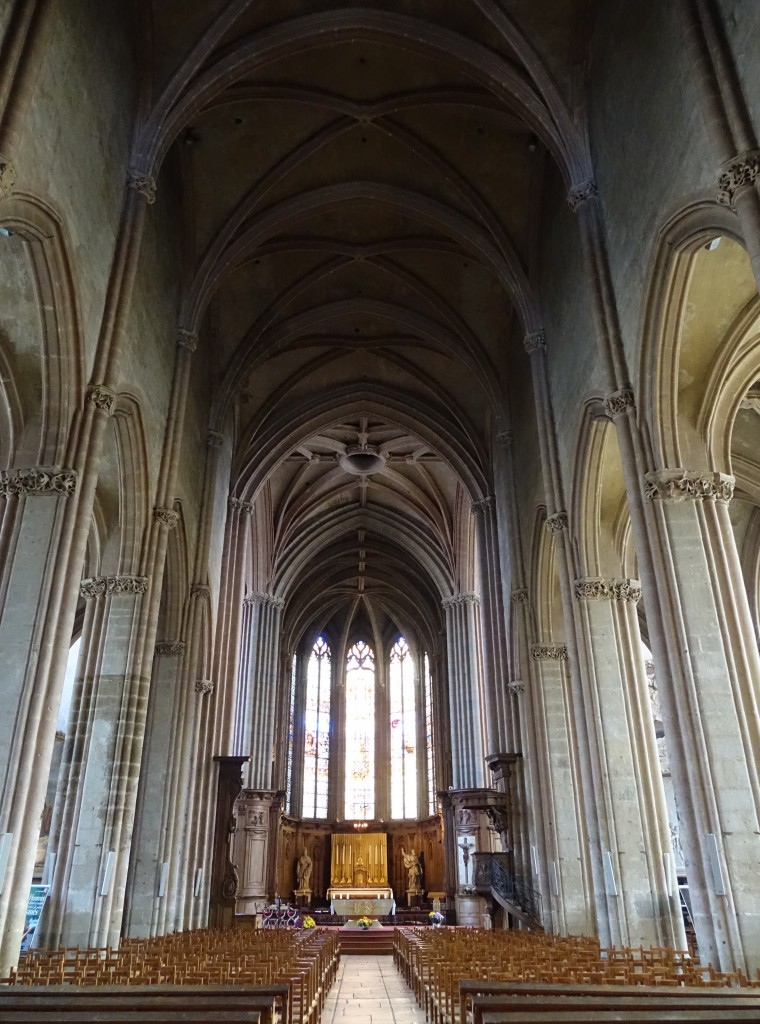 Dijon, Mittelschiff der St. Michel Kirche (01.11.2015)