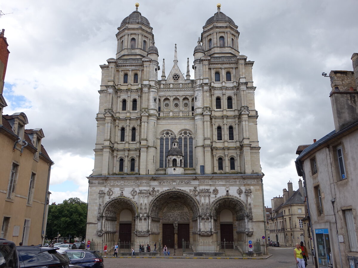 Dijon, Pfarrkirche Saint Michel, erbaut im 16. Jahrhundert mit gotischer Fassade (01.07.2022)