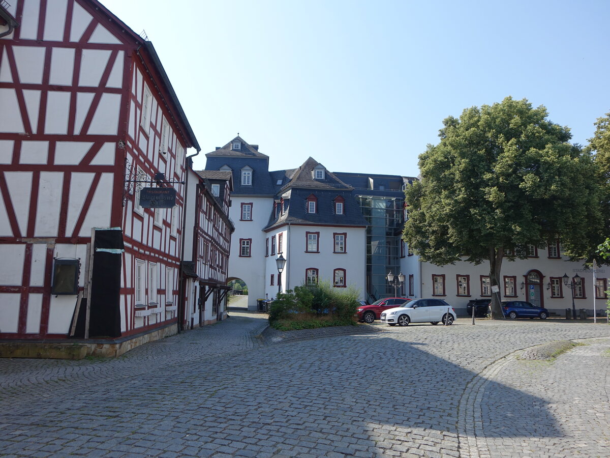 Dillenburg, Stadtschloss mit Untertor am Wilhelmsplatz (27.06.2026)