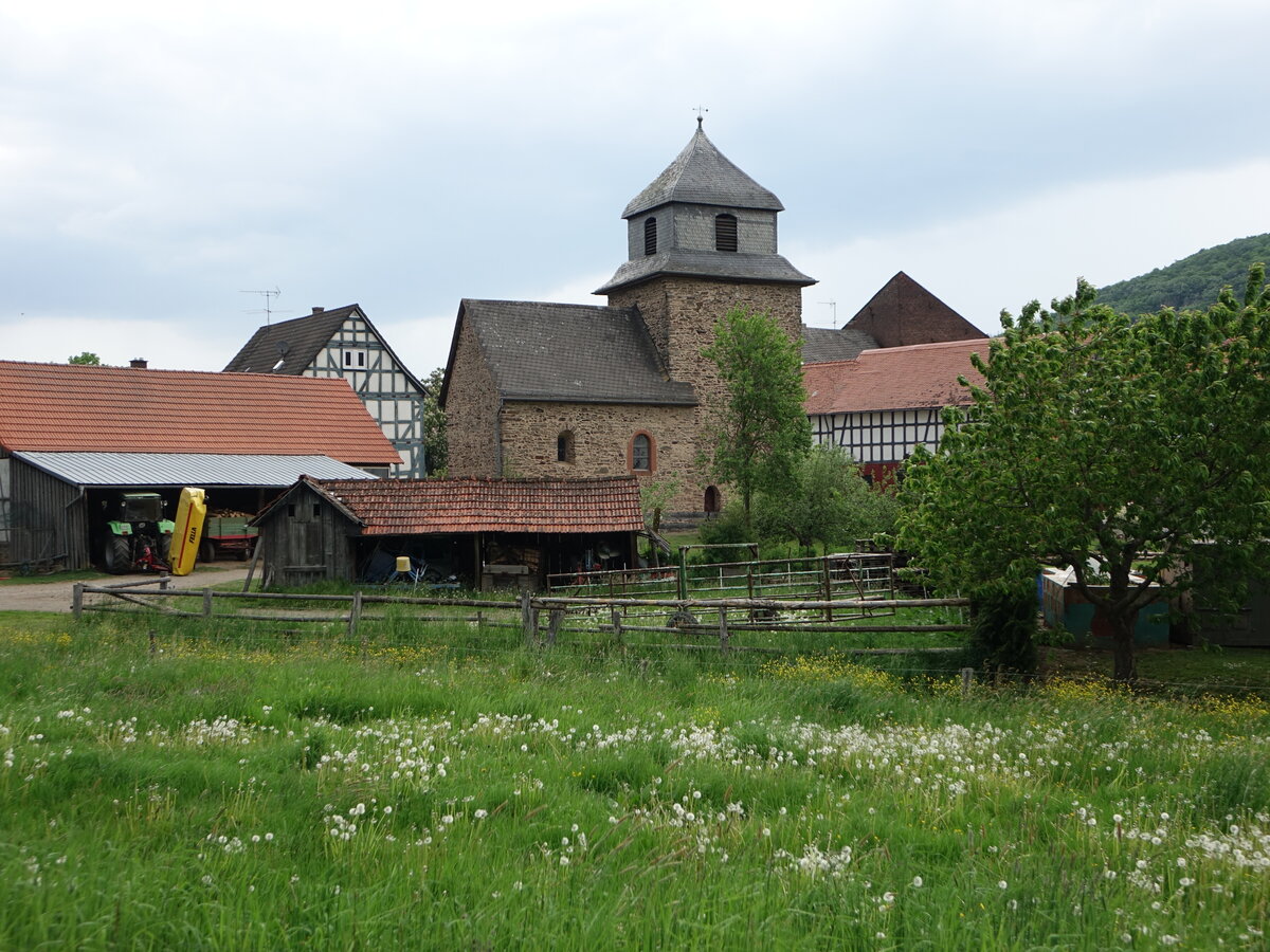 Dilschhausen, evangelische Kirche, erbaut im 13. Jahrhundert (16.05.2022)