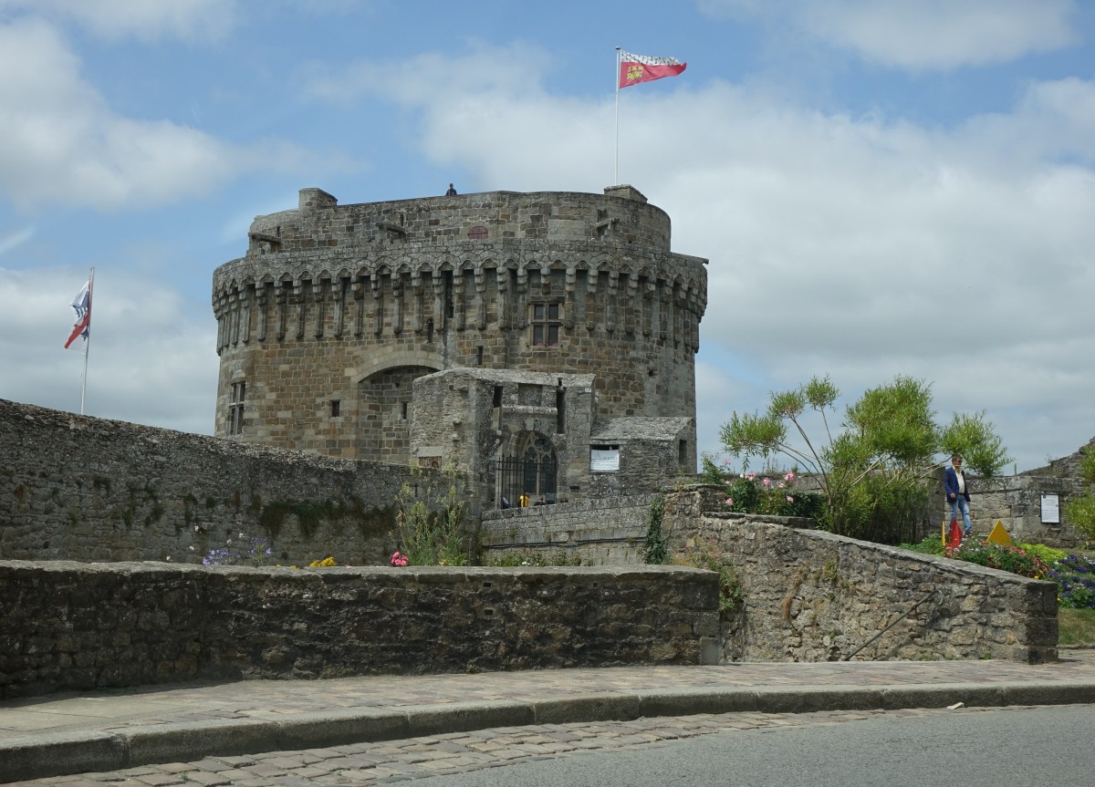 Dinan, Chateau mit Donjon de la Duchesse Anne, erbaut im 14. Jahrhundert (13.07.2015)