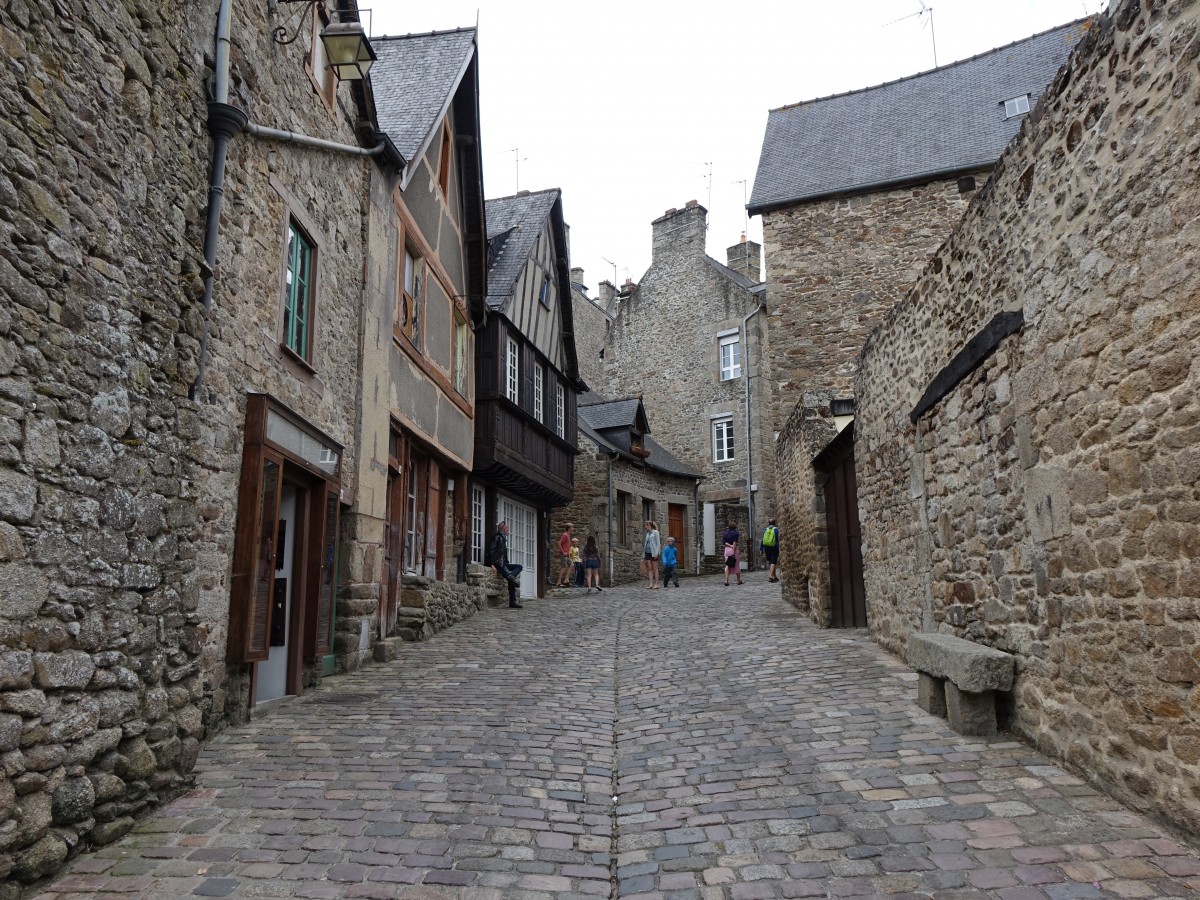 Dinan, Huser in der Rue du Jerzual (13.07.2015)