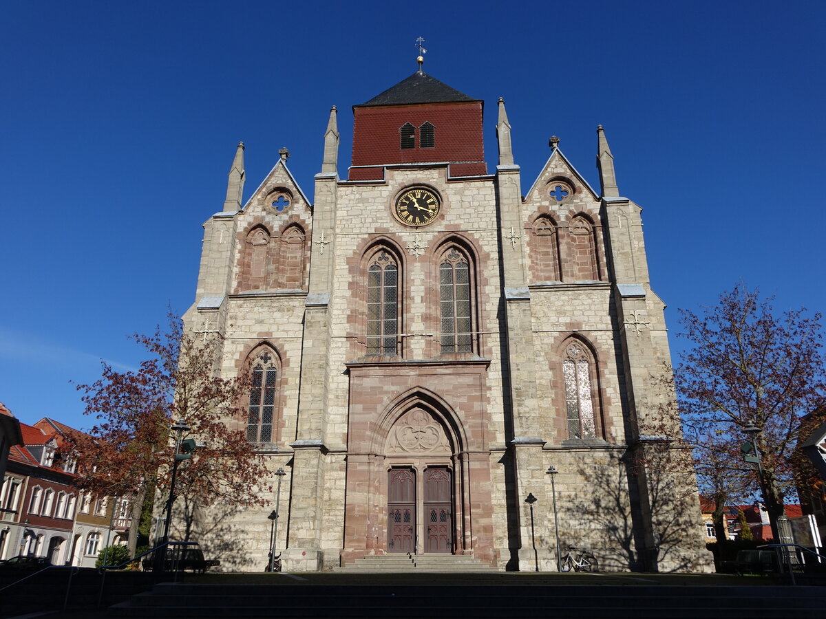 Dingelstdt, neugotische kath. St. Gertrudis Kirche, erbaut von 1852 bis 1855 (13.11.2022)
