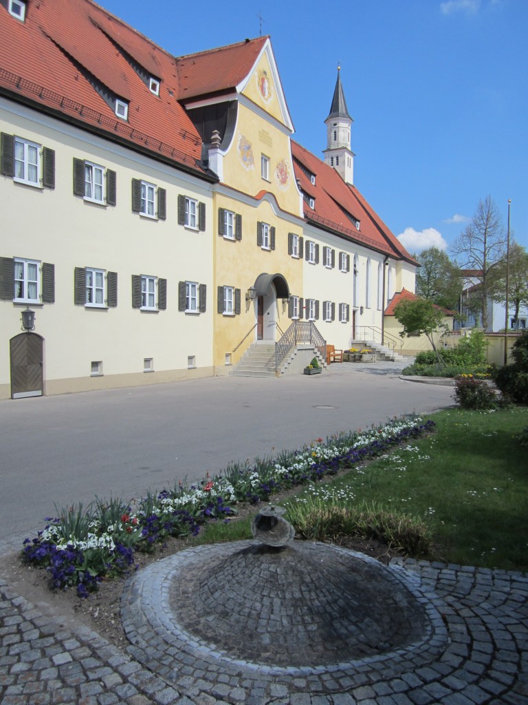 Dinkelscherben, ehemaliges Spital, erbaut ab 1700, 1764 erweitert, jetzt Altersheim, 
Spitalkapelle Maria Himmelfahrt (23.04.2014)