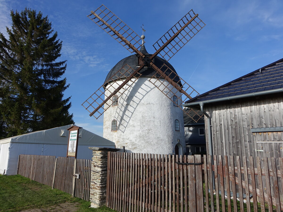 Dittrichshtte, Turmwindmhle, erbaut 1865 in der Strae An der Windmhle (17.10.2022)