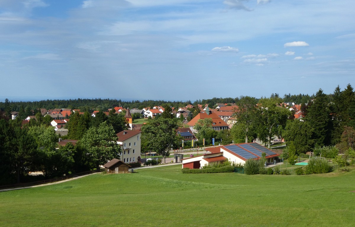 Dobel, Blick vom Aussichtsturm ber den Ort, Aug.2015