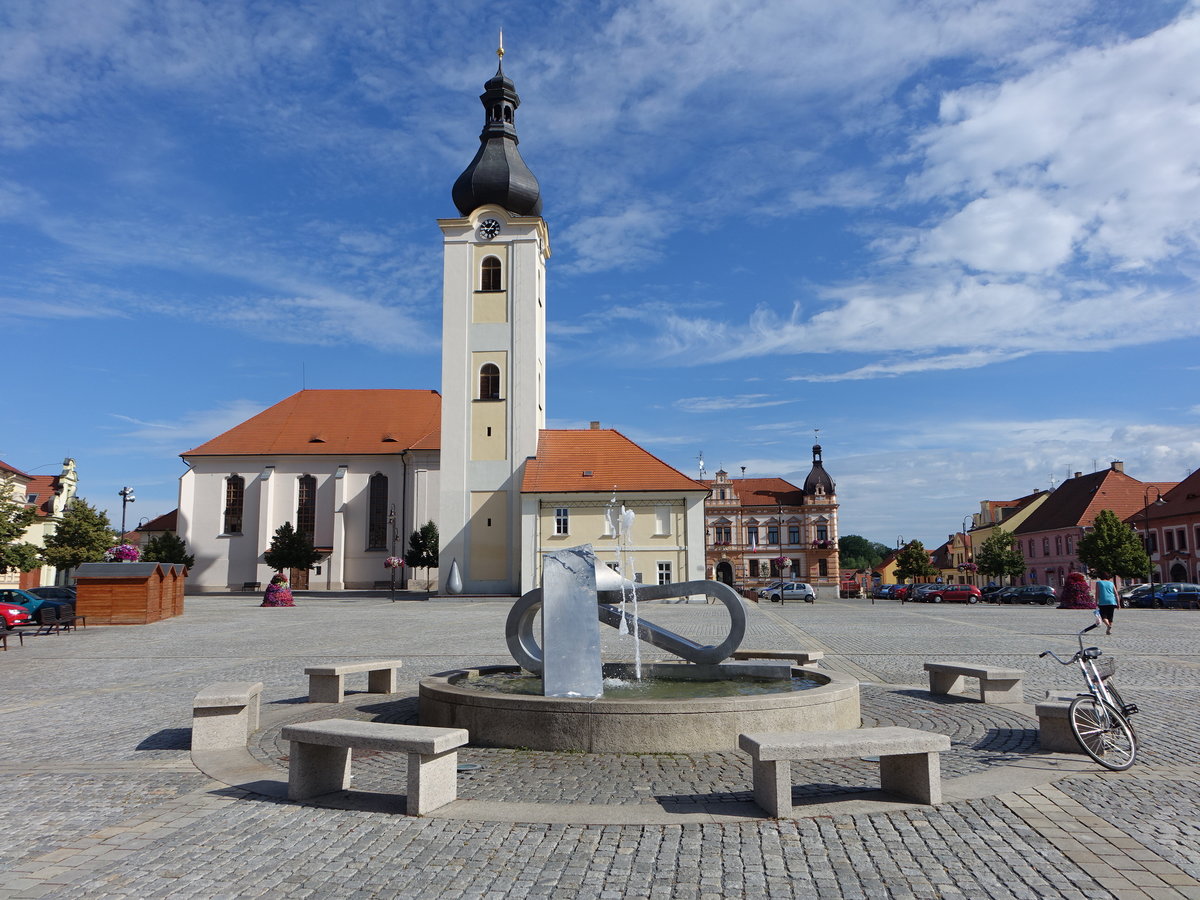 Dobrany, Pfarrkirche St. Nikolaus, erbaut von 1756 bis 1758  (06.07.2019)