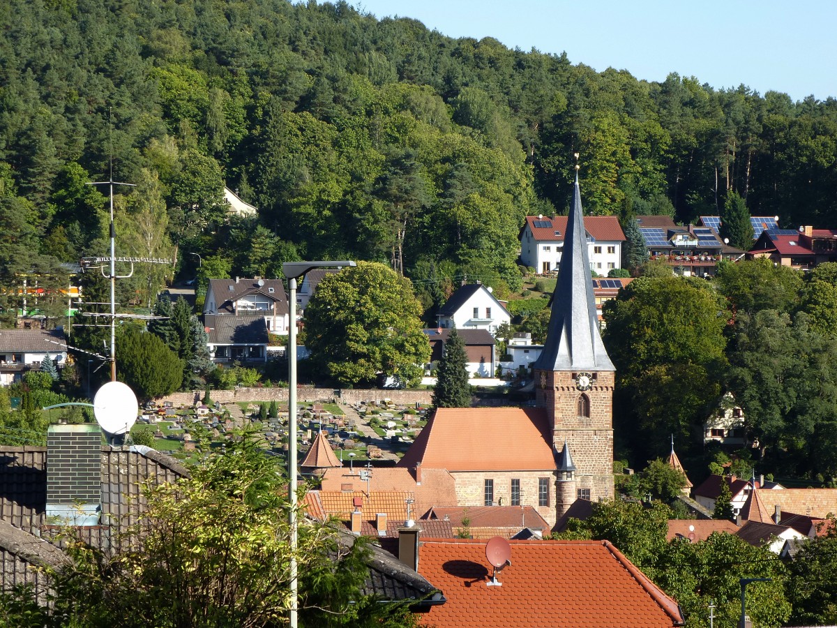 Drrenbach, Blick auf den Ort mit der Wehrkirche St.Martin, Sept.2015