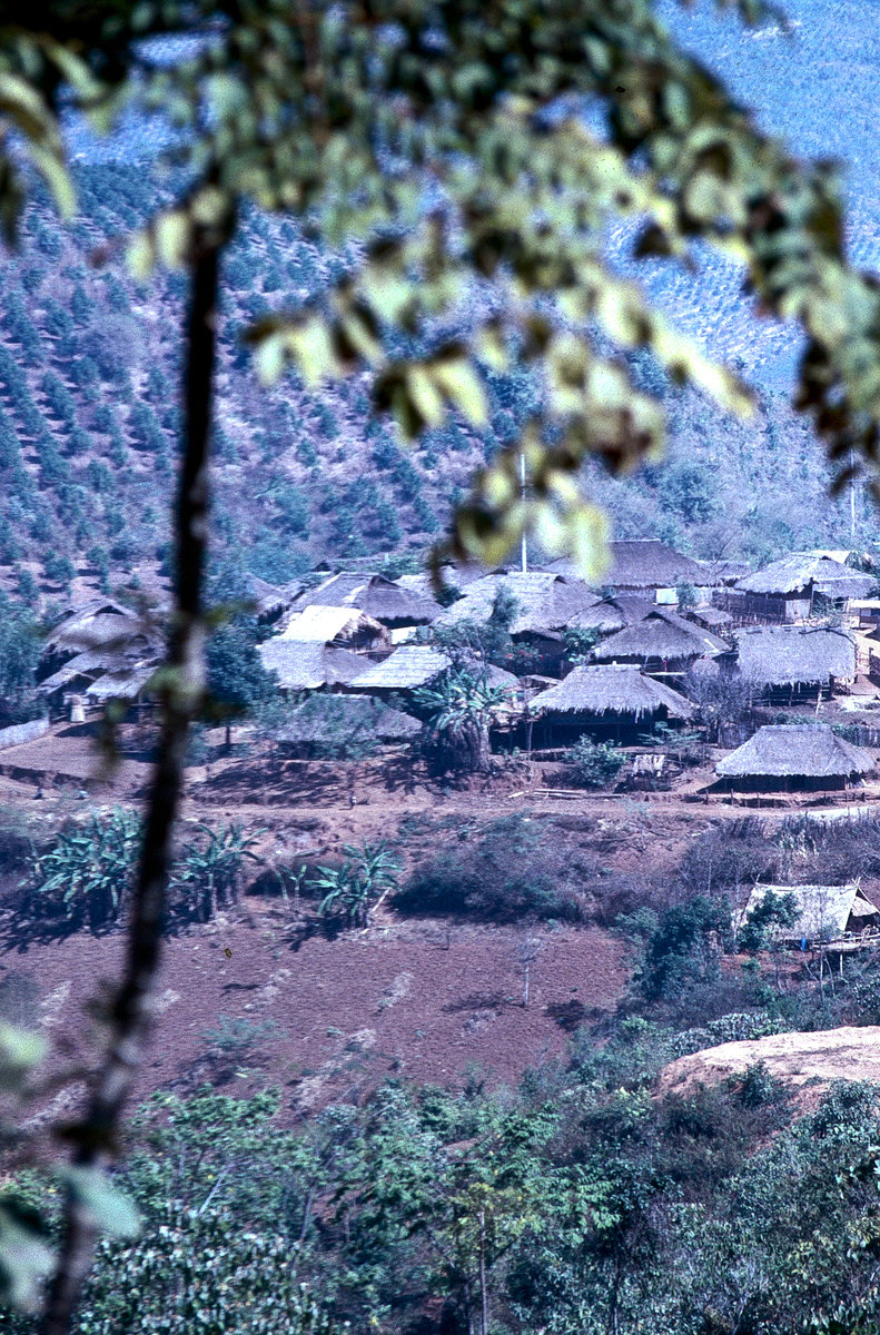 Doi Tong im Norden Thailands. Bild vom Dia. Aufnahme: Februar 1989.