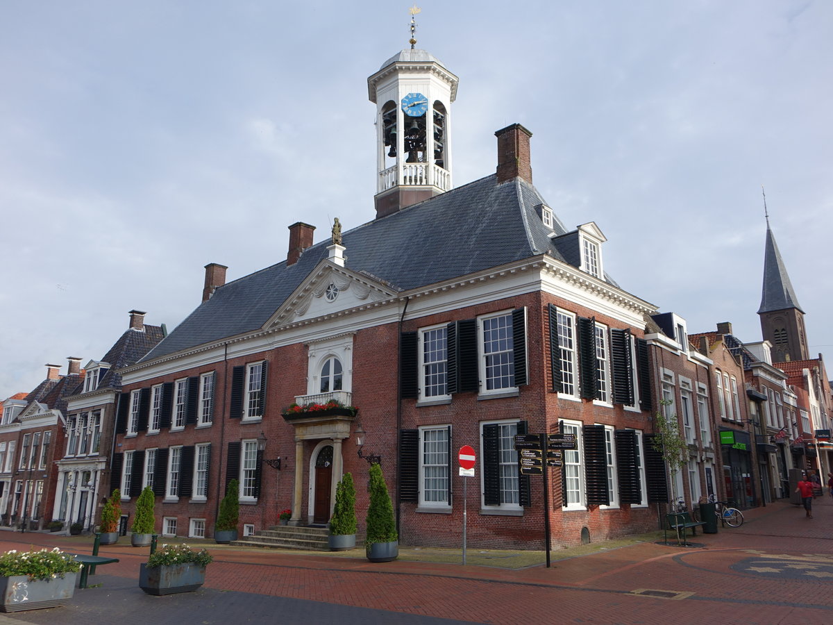 Dokkum, altes Rathaus, erbaut ab 1608, Fassade von 1834 (26.07.2017)